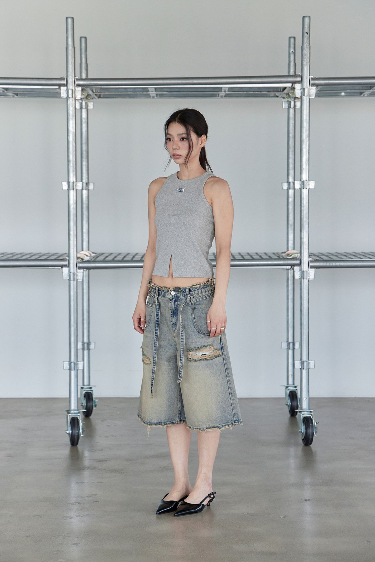 노 엑스트라 터치(NO EXTRA TOUCH) Slit Detail Sleeveless (Melange) / 25SMSL001MG
