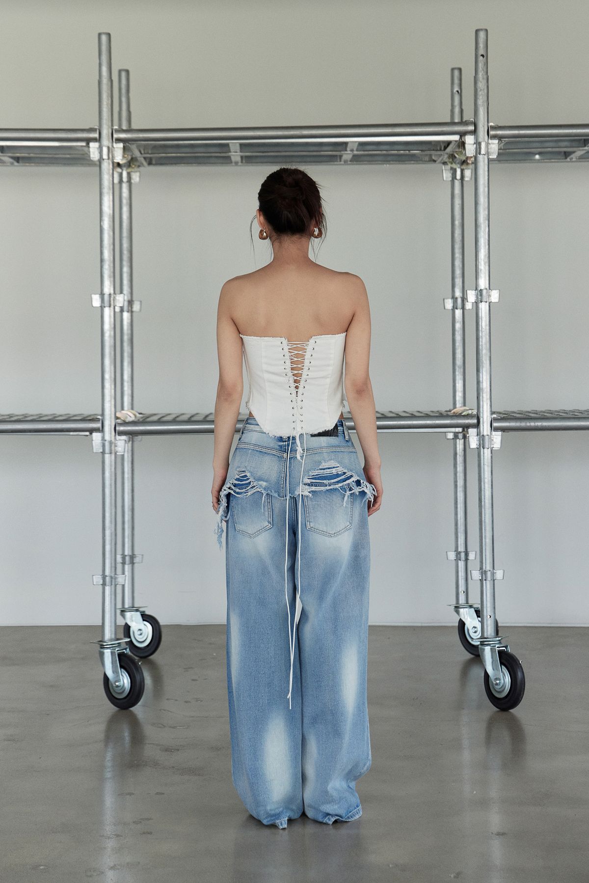 노 엑스트라 터치(NO EXTRA TOUCH) Denim logo Bustier (white) / 25SMSL002WH