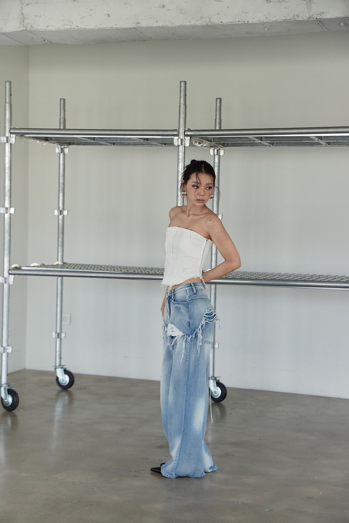 노 엑스트라 터치(NO EXTRA TOUCH) Denim logo Bustier (white) / 25SMSL002WH