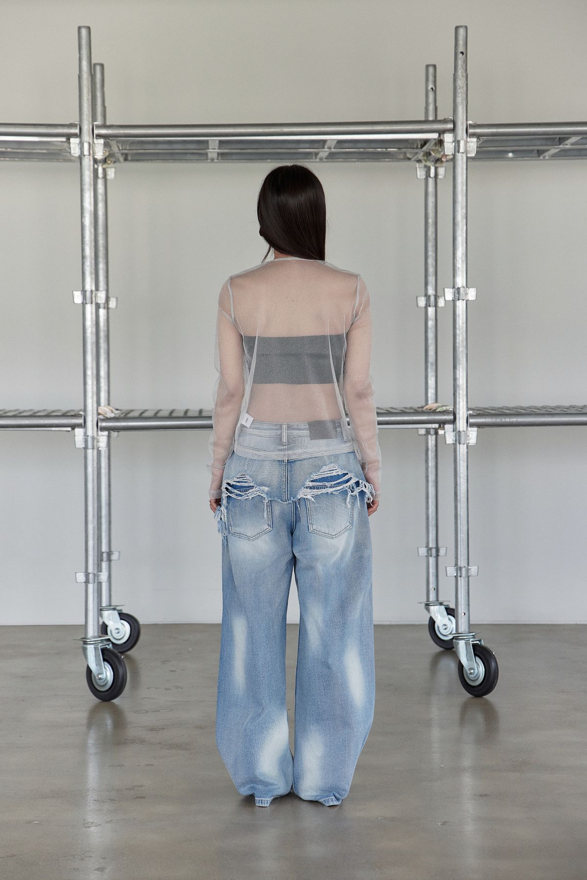 노 엑스트라 터치(NO EXTRA TOUCH) Sheer Layered Tee (Shiny Grey) / 25SMTS002GR