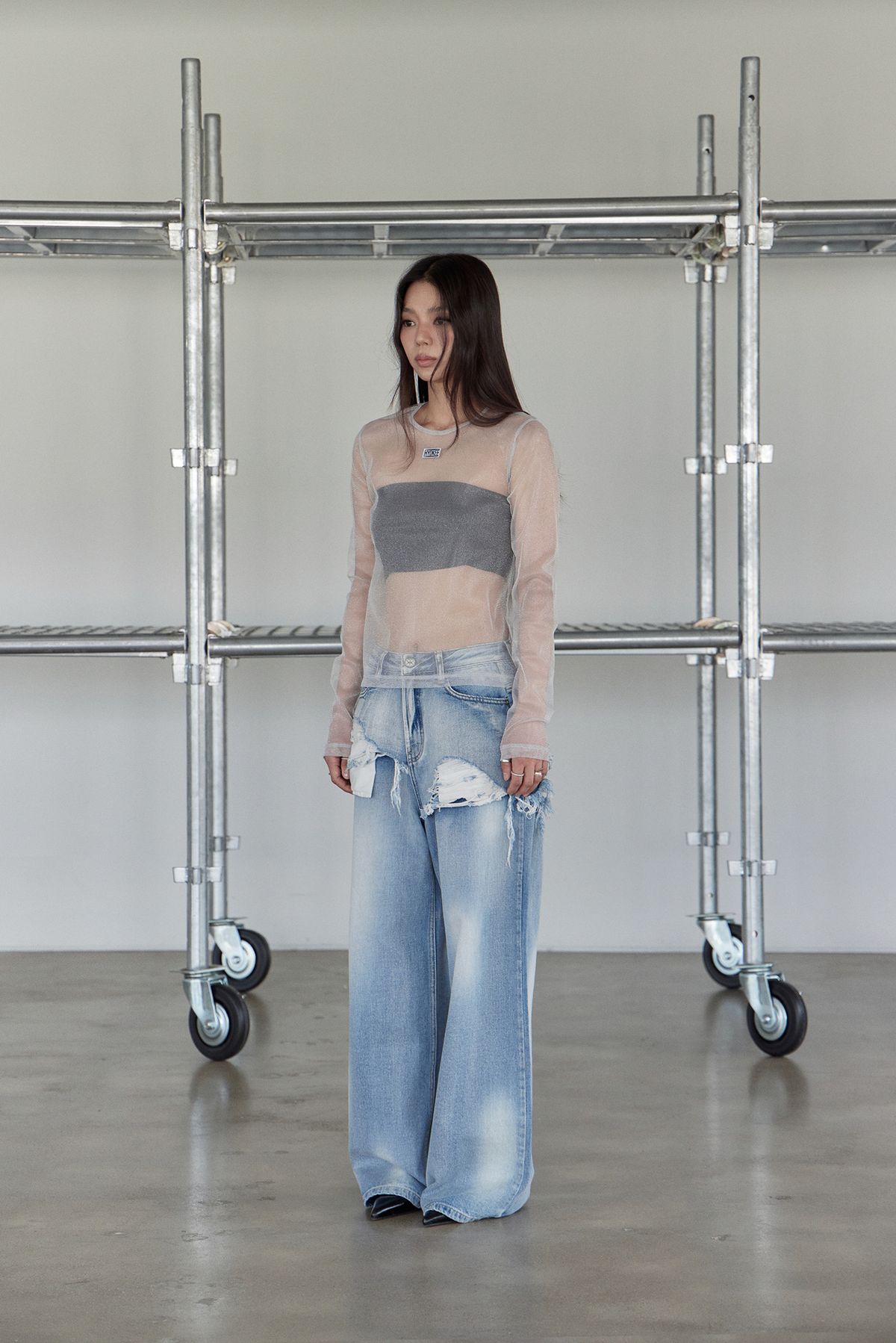 노 엑스트라 터치(NO EXTRA TOUCH) Sheer Layered Tee (Shiny Grey) / 25SMTS002GR