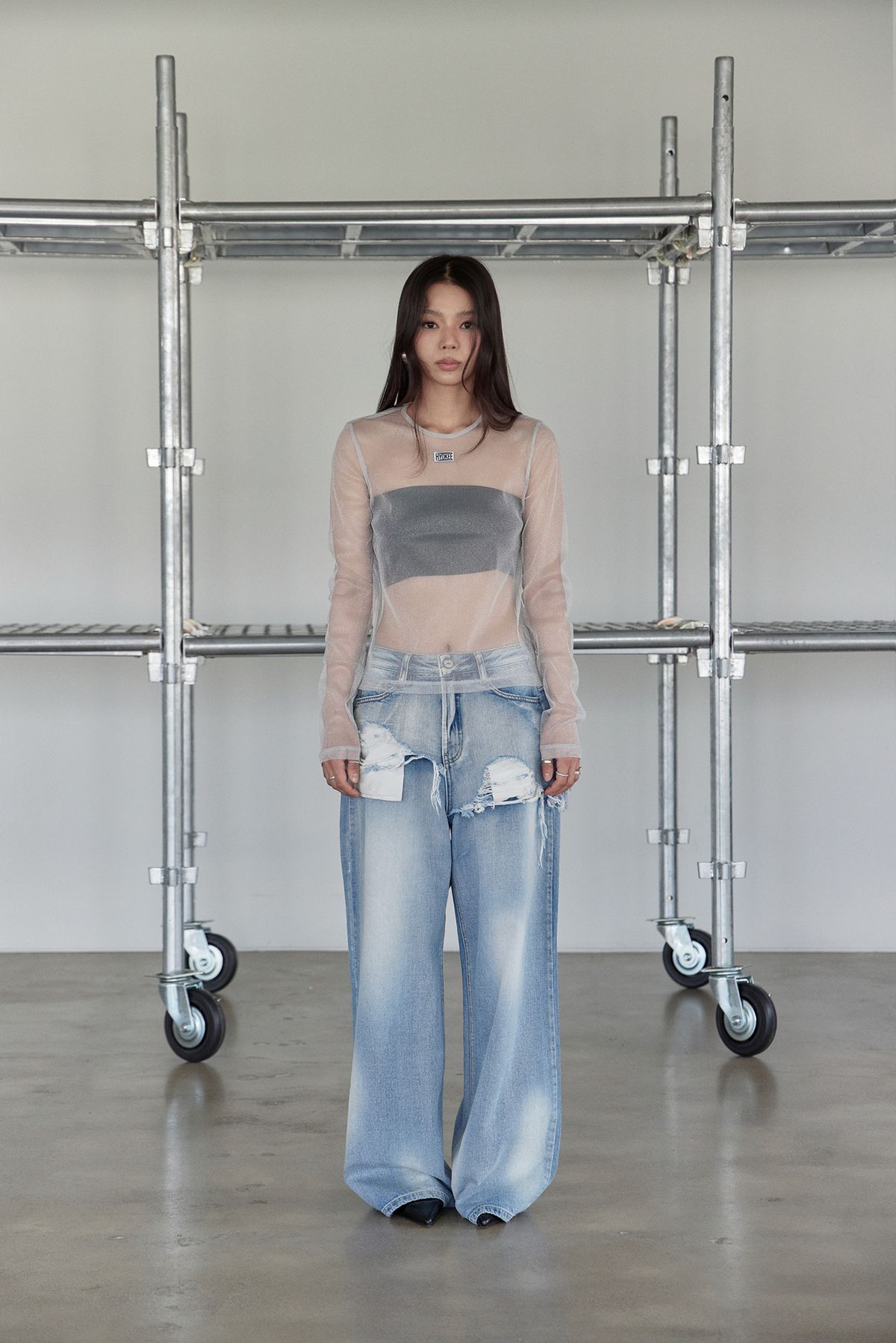 노 엑스트라 터치(NO EXTRA TOUCH) Sheer Layered Tee (Shiny Grey) / 25SMTS002GR