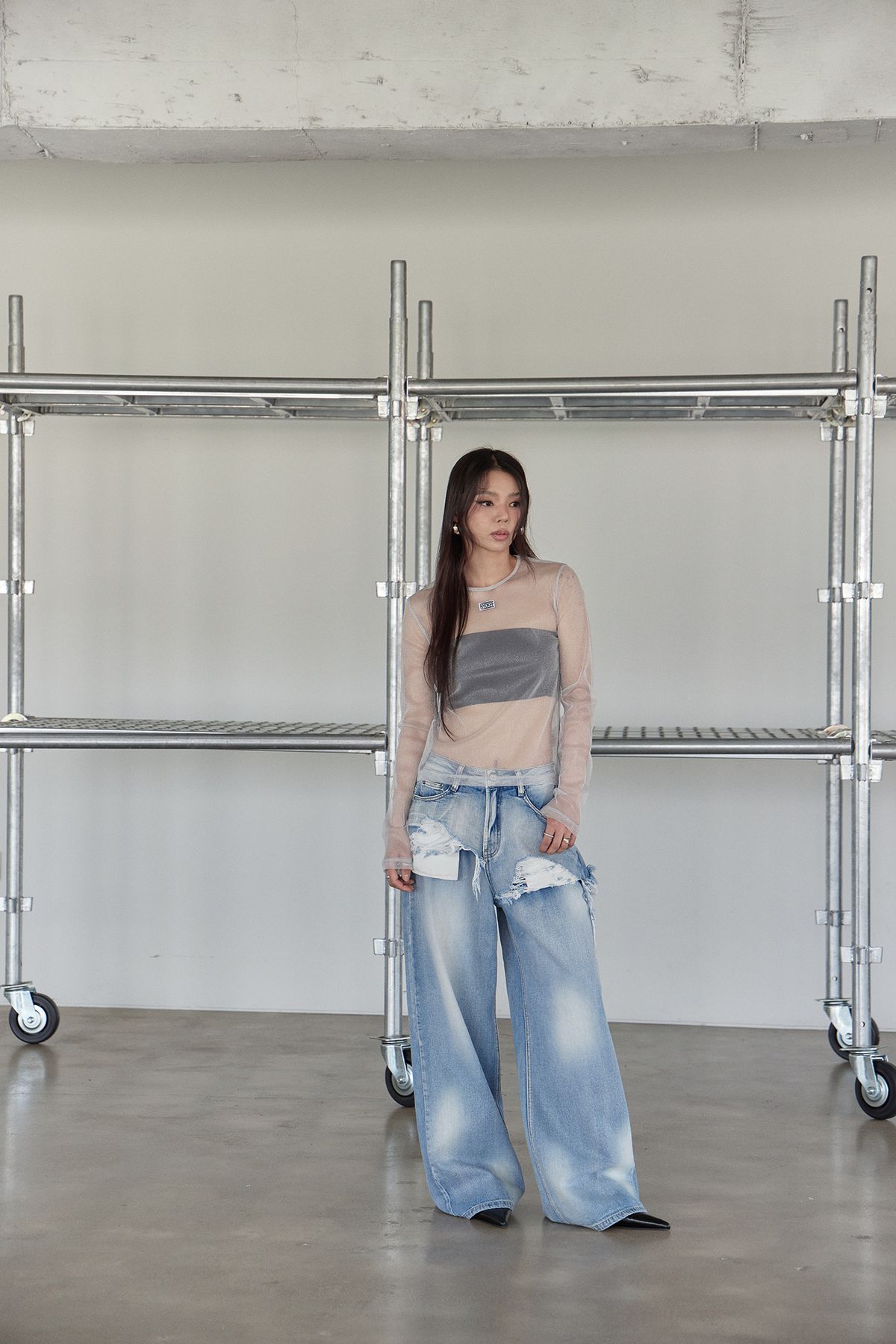 노 엑스트라 터치(NO EXTRA TOUCH) Sheer Layered Tee (Shiny Grey) / 25SMTS002GR