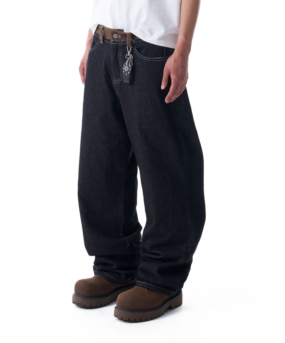 아캄(AAKAM) Oblique Button Denim Pants (Dark Blue)