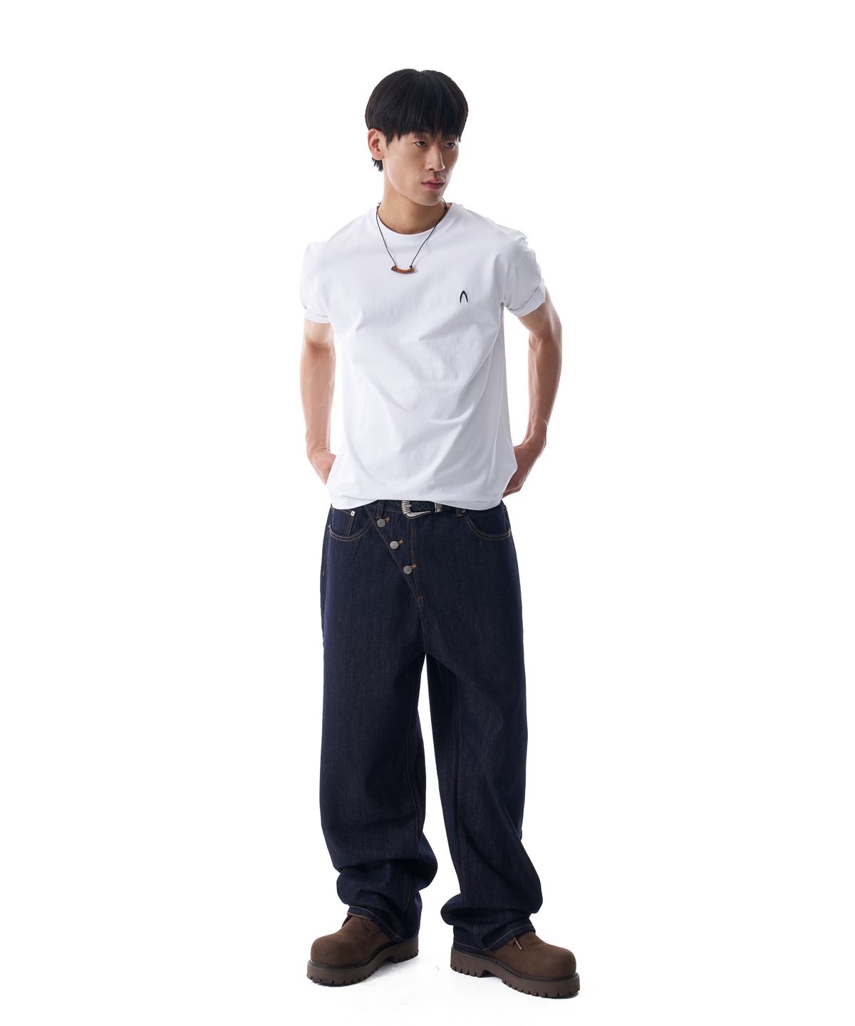 아캄(AAKAM) Fitted Half Top (White)