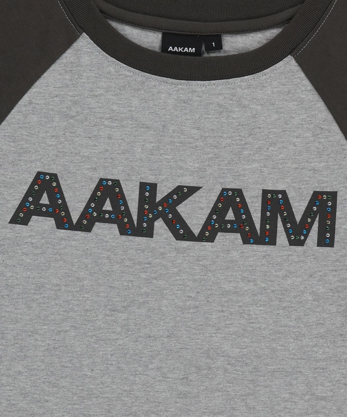 아캄(AAKAM) AKM Rhinestone Raglan Half Top (Gray)