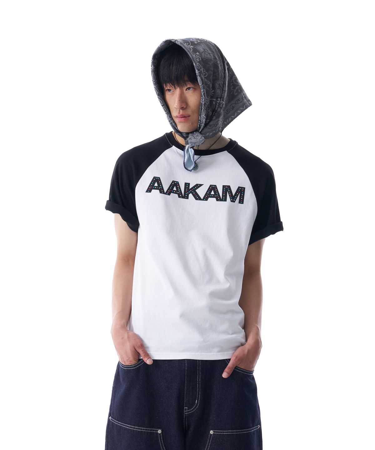 아캄(AAKAM) AKM Rhinestone Raglan Half Top (White)