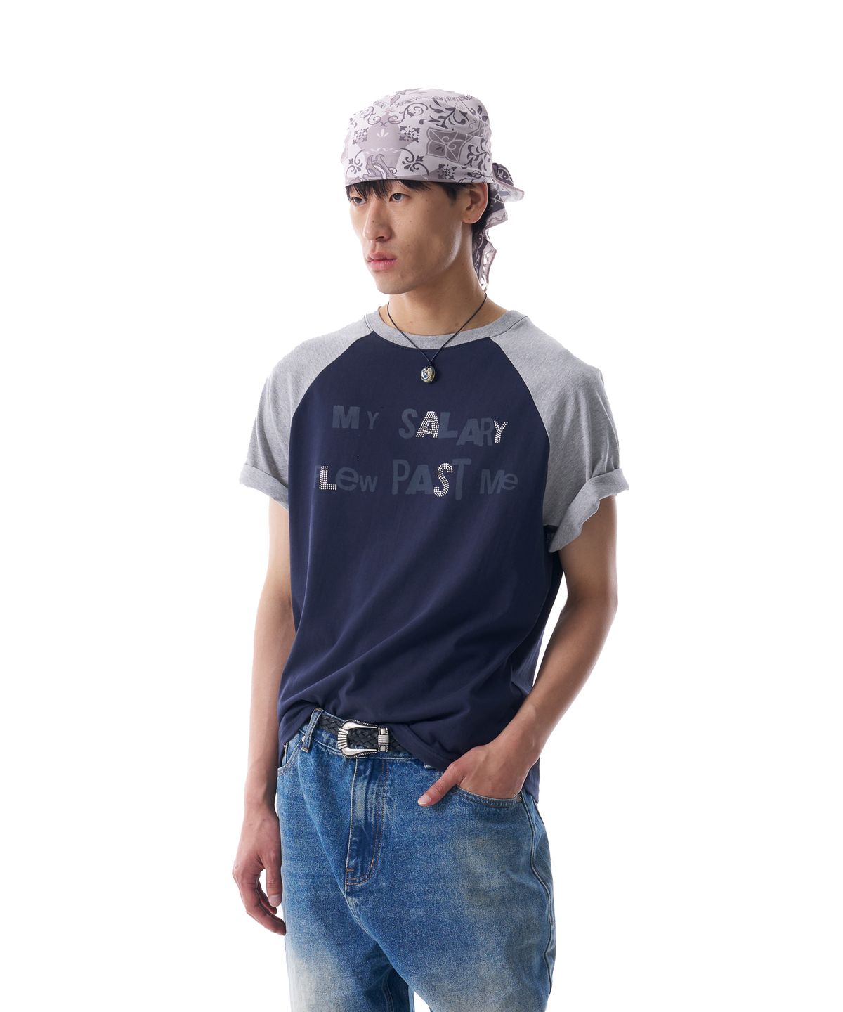 아캄(AAKAM) Rhinestone Graphic Raglan Half Top (Navy)