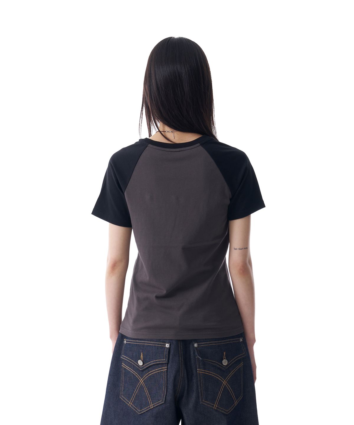 아캄(AAKAM) Rhinestone Graphic Raglan Half Top (Dark Gray)