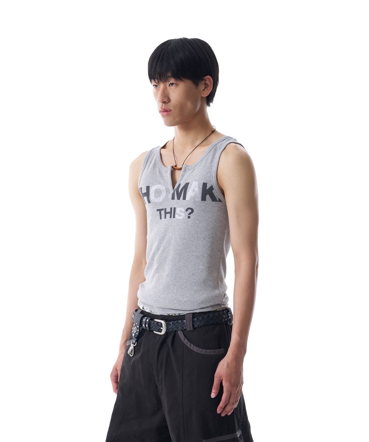 아캄(AAKAM) Rhinestone Slit Sleeveless (Gray)