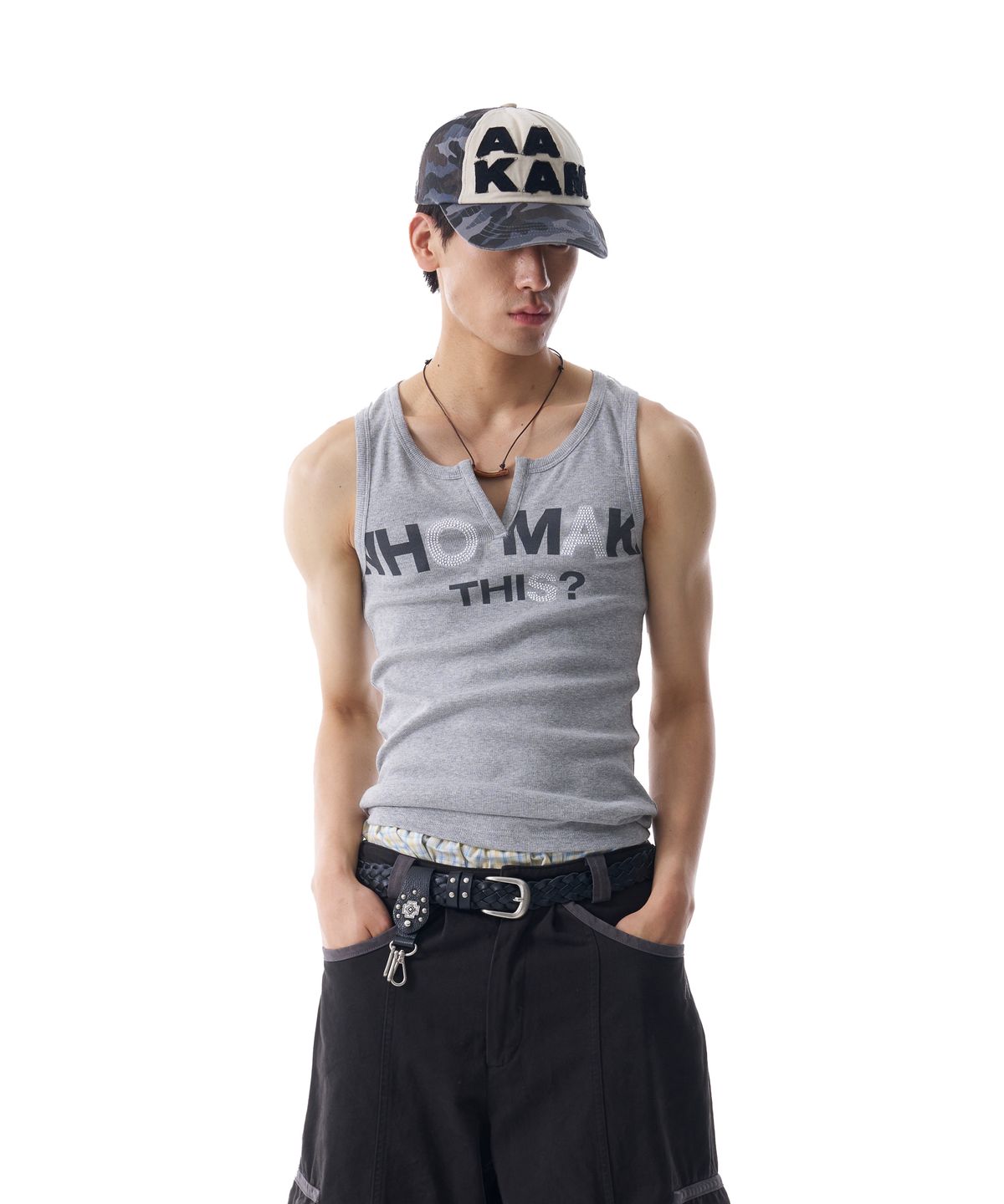 아캄(AAKAM) Rhinestone Slit Sleeveless (Gray)