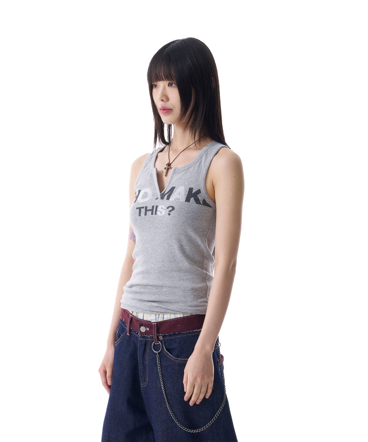 아캄(AAKAM) Rhinestone Slit Sleeveless (Gray)