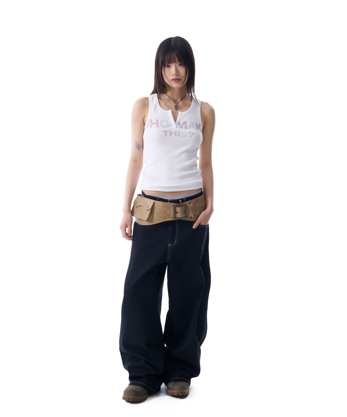 아캄(AAKAM) Rhinestone Slit Sleeveless (White)