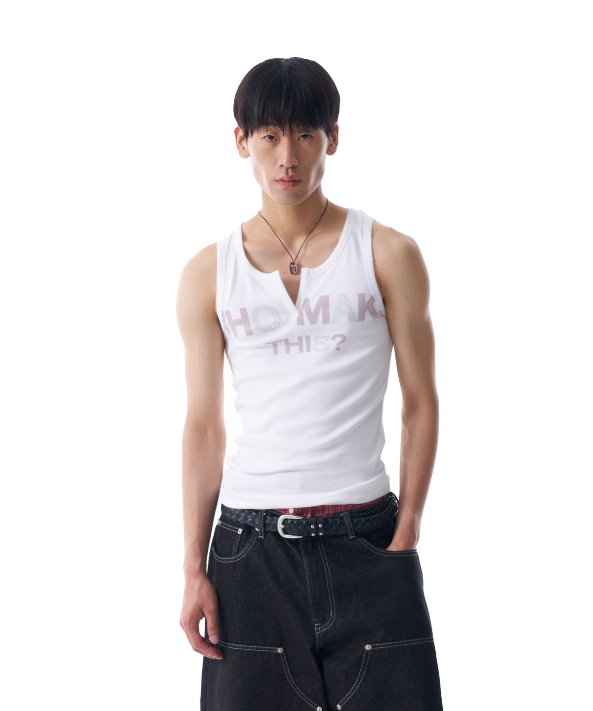 아캄(AAKAM) Rhinestone Slit Sleeveless (White)