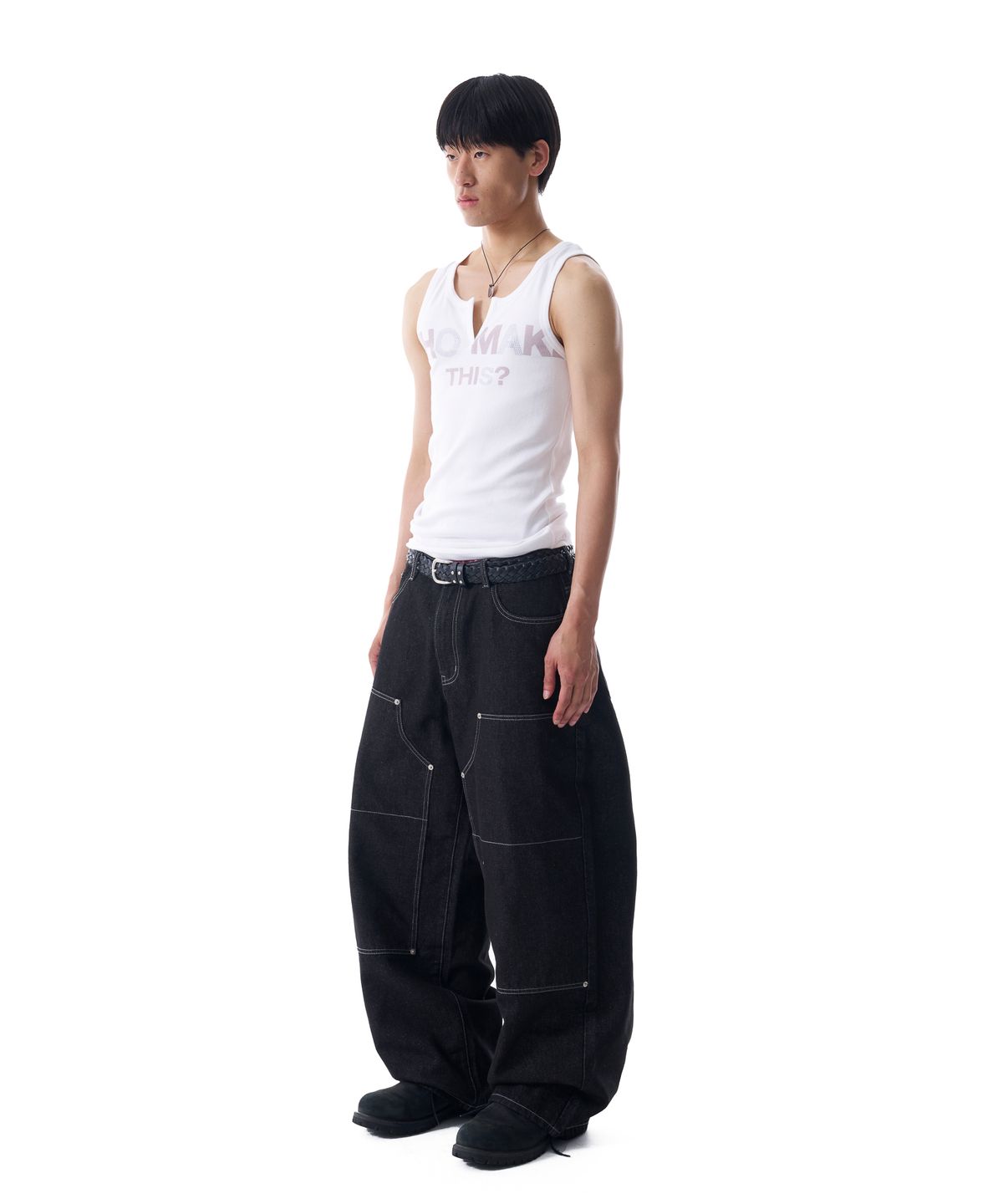 아캄(AAKAM) Rhinestone Slit Sleeveless (White)