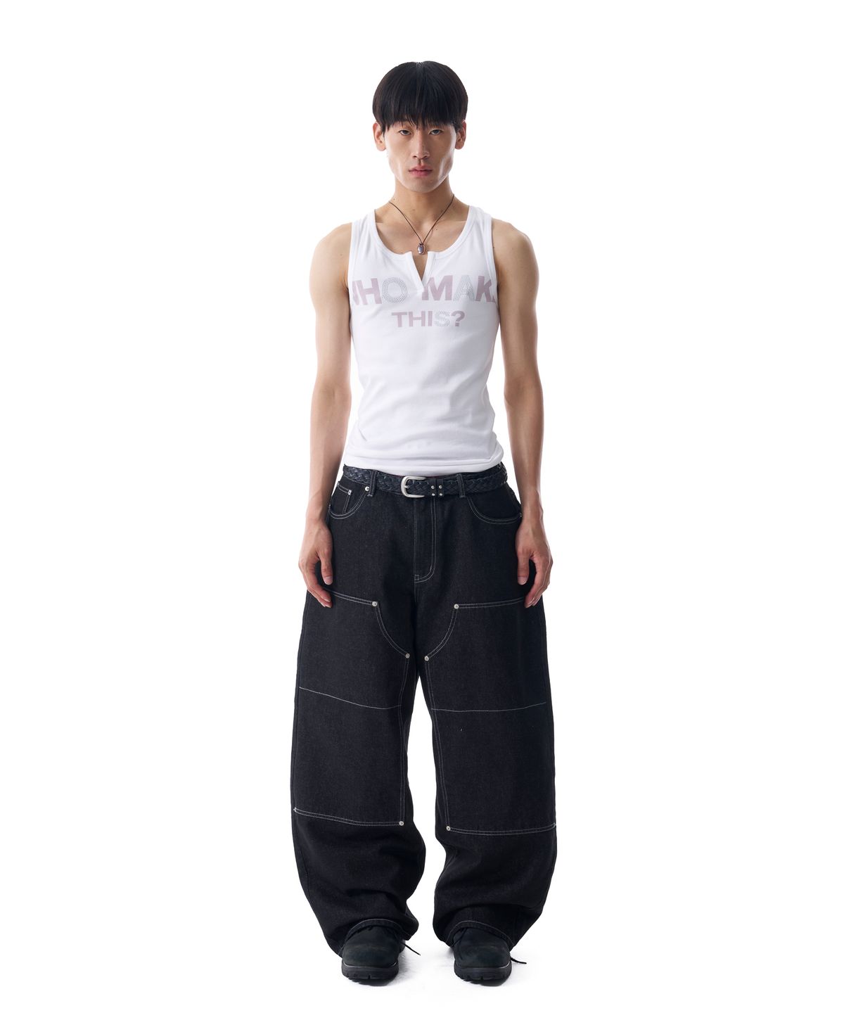 아캄(AAKAM) Rhinestone Slit Sleeveless (White)