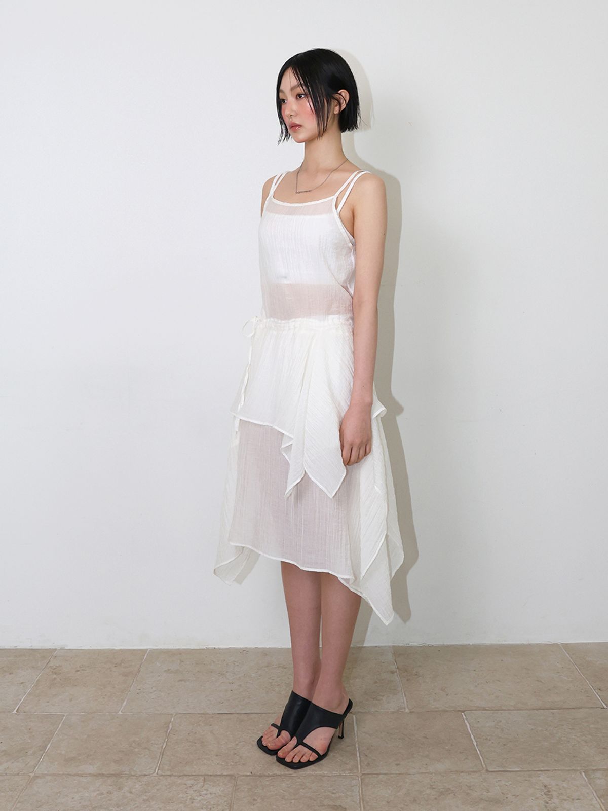 민더리(MEENDERI) SHEER ASYMMETRIC WRINKLE BUSTIER - IVORY