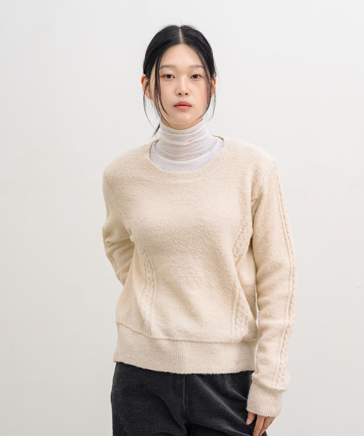 클루니(CLUNY) Boucle Cable Long Sleeve Knit - beige