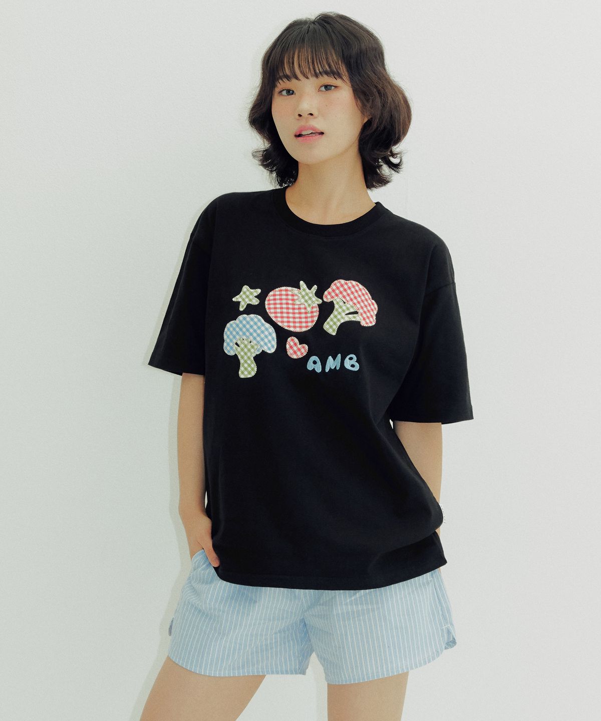 엠블러(AMBLER) Tomato Broccoli Duo Patch 체크 패치 반팔 티셔츠 AS1224 (블랙)