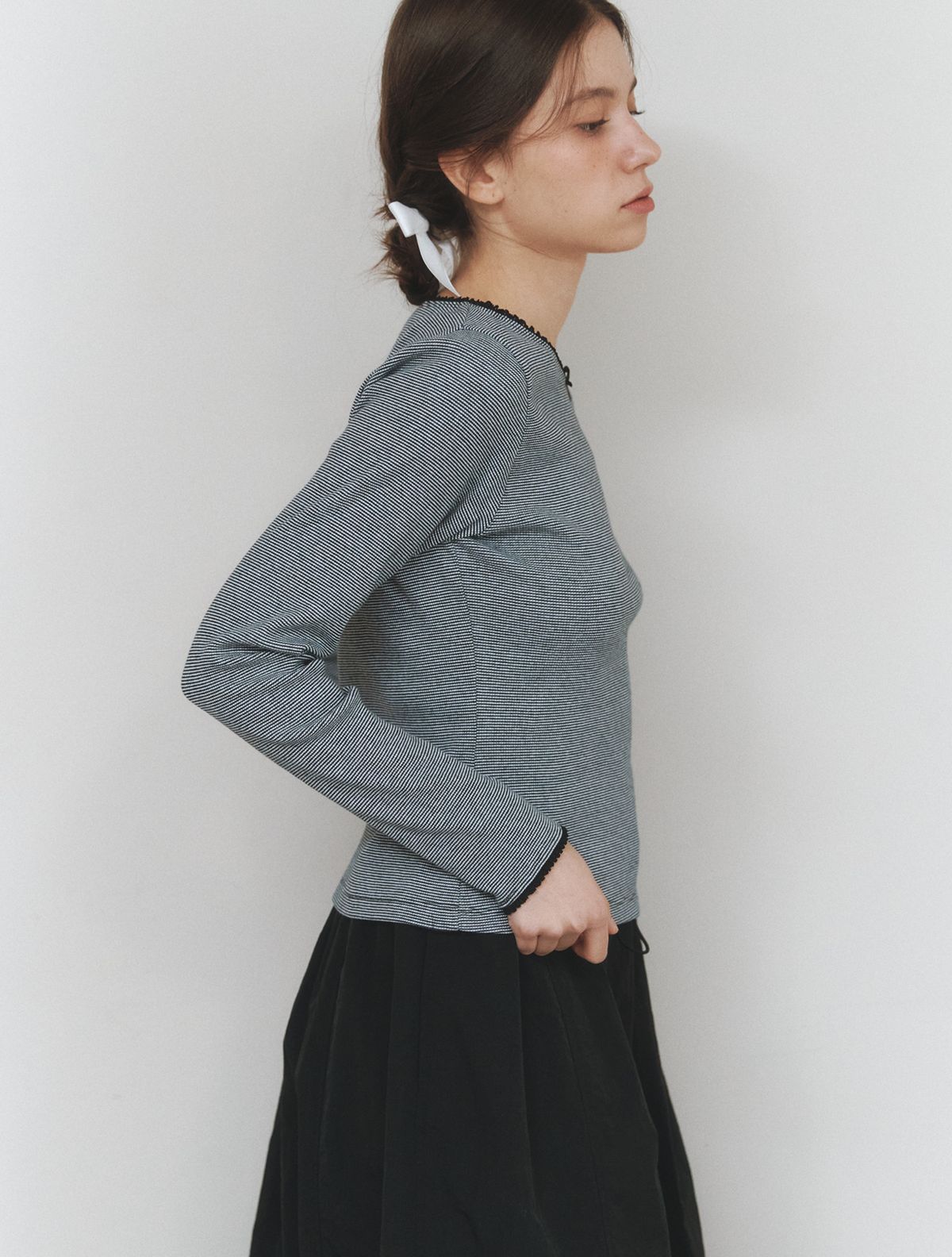 클루니(CLUNY) Waffle Lace Detail Long Sleeve T-Shirt - black