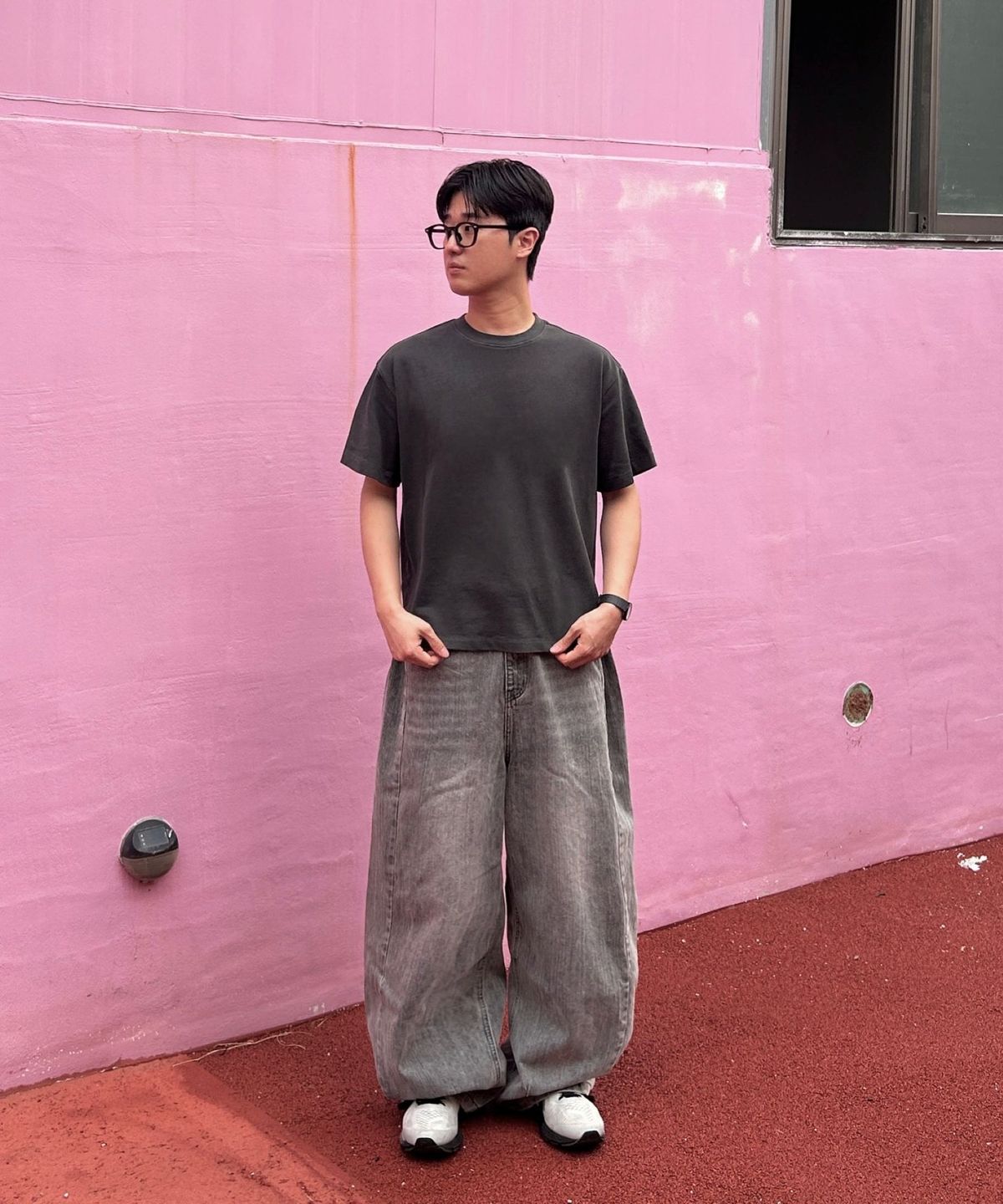 토피(TOFFEE) 워시드 크롭 티 (CHARCOAL)
