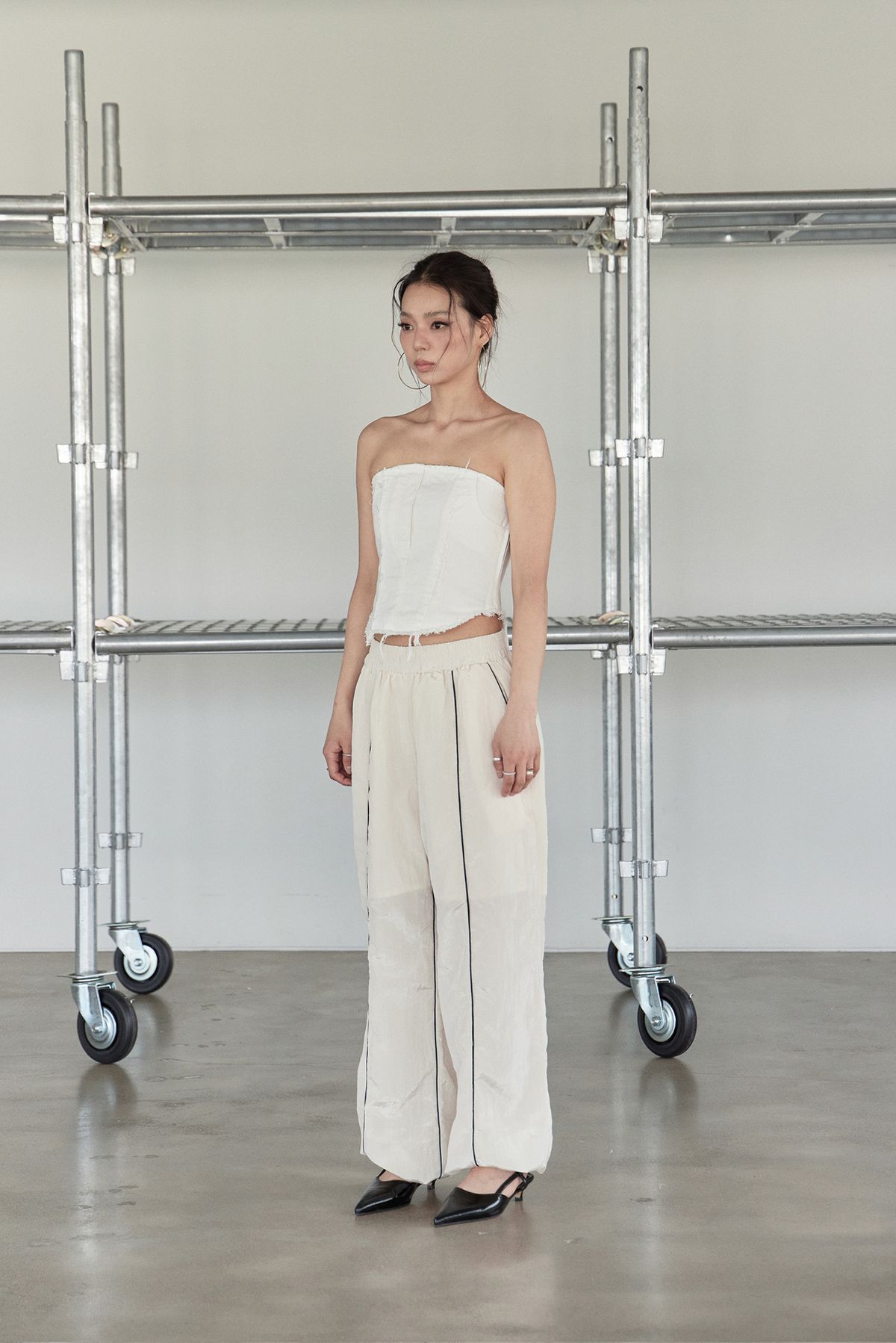 노 엑스트라 터치(NO EXTRA TOUCH) Summer Piping Pants (Cream, Navy) / 25SMPT005NA