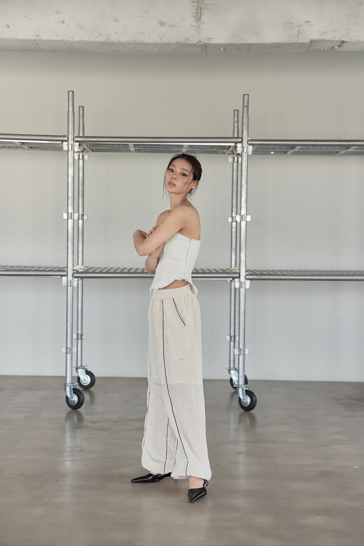 노 엑스트라 터치(NO EXTRA TOUCH) Summer Piping Pants (Cream, Navy) / 25SMPT005NA