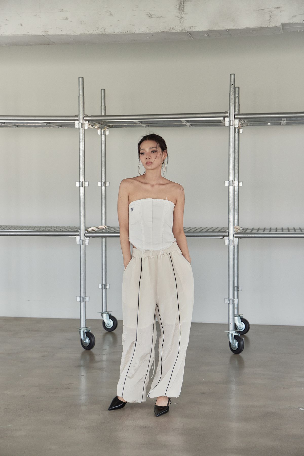 노 엑스트라 터치(NO EXTRA TOUCH) Summer Piping Pants (Cream, Navy) / 25SMPT005NA
