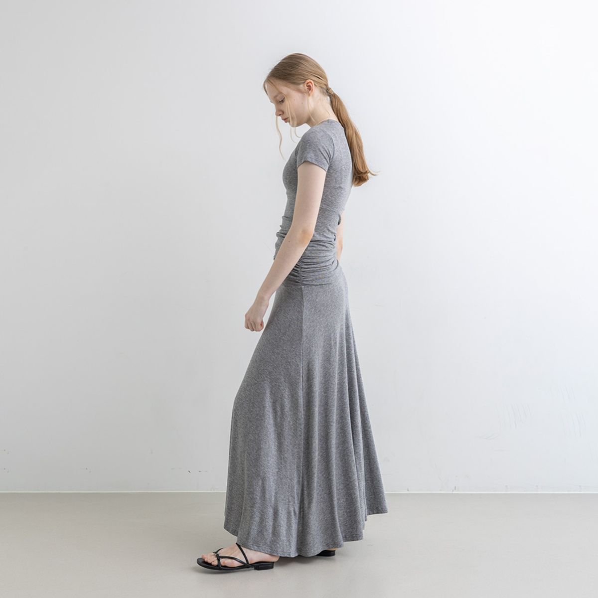 웬스데이딜라잇(WEDNESDAY DELIGHT) WD_Fitted top and skirt pleats two-piece set_GRAY