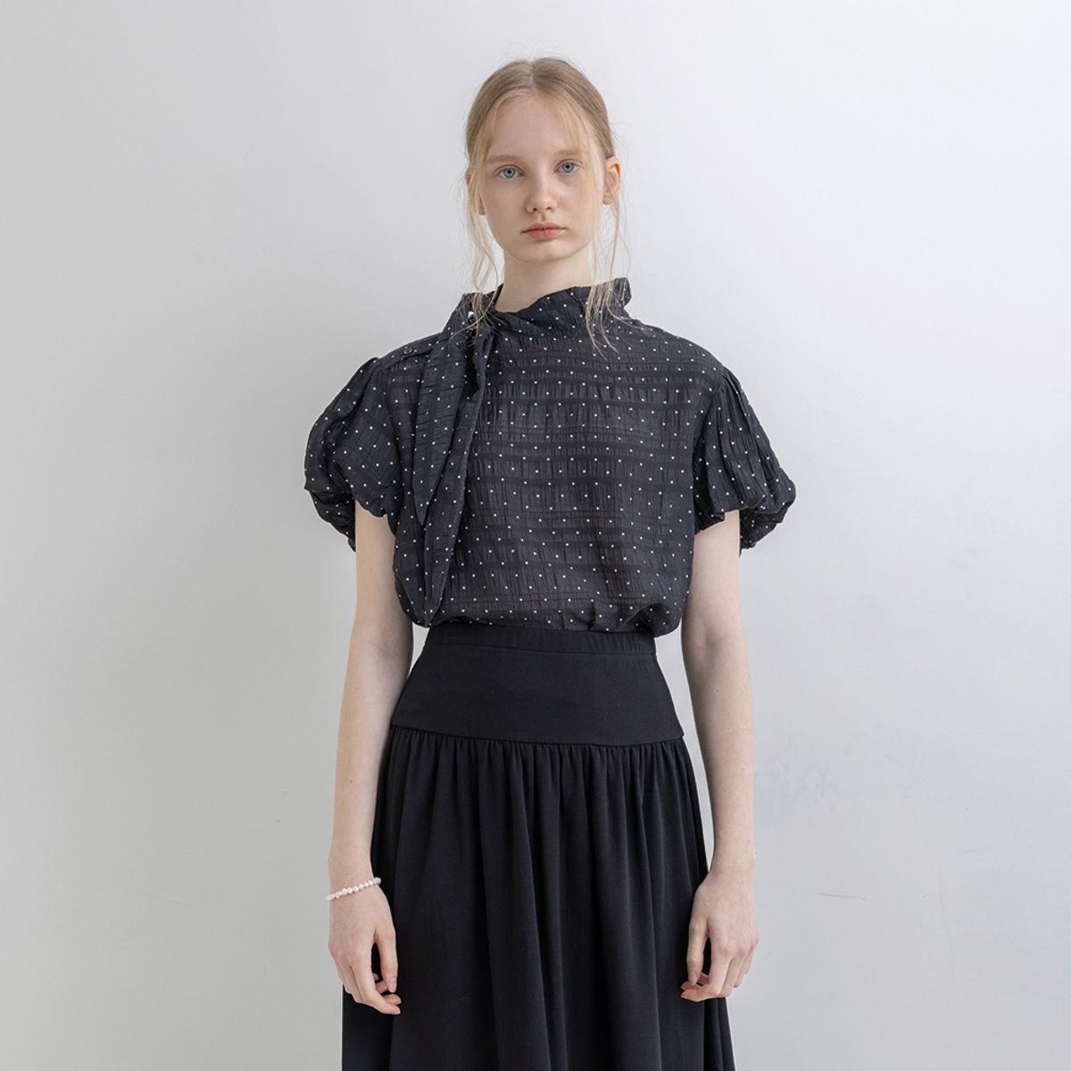 웬스데이딜라잇(WEDNESDAY DELIGHT) WD_Polka dot cool blouse_BLACK
