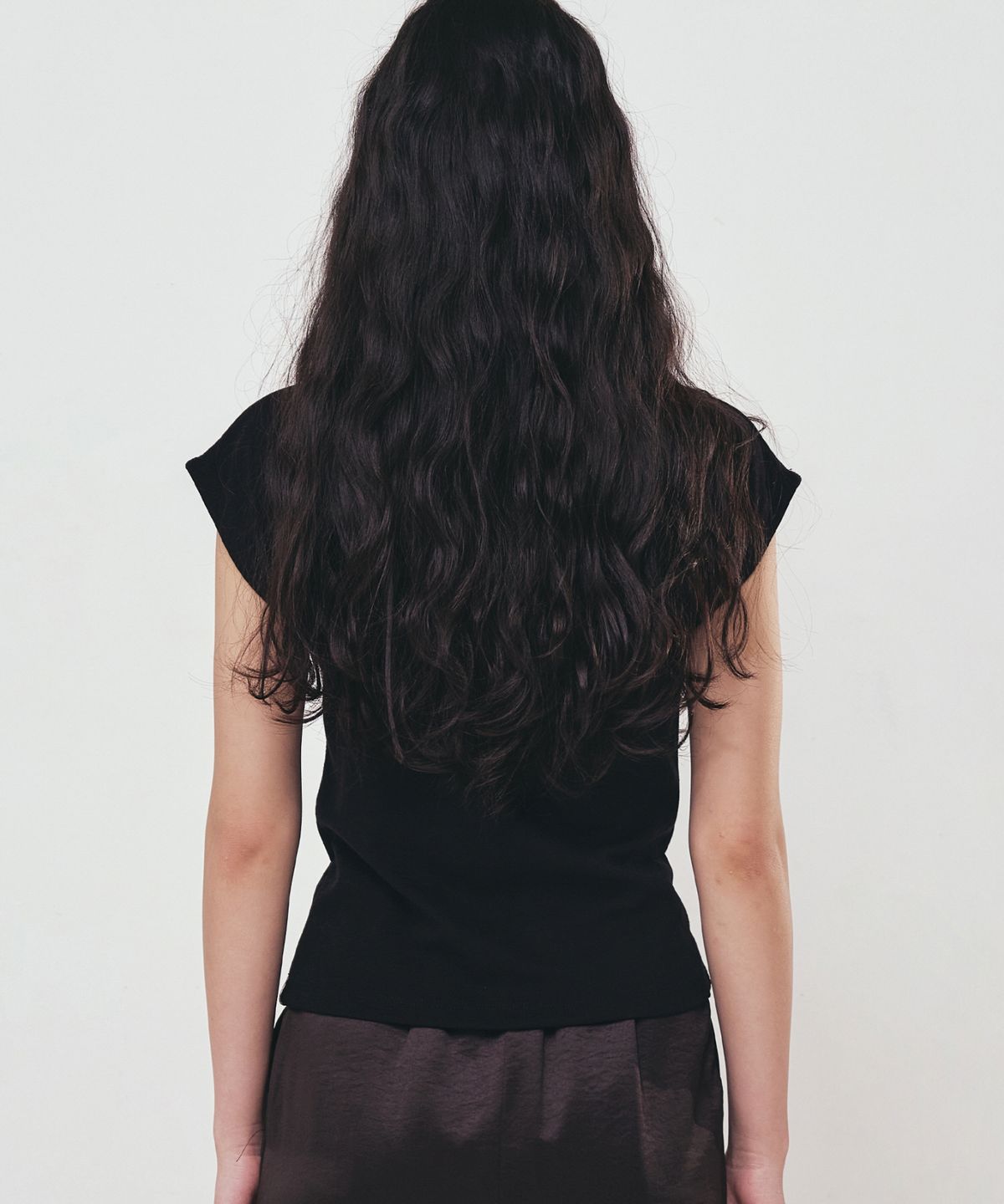 닉앤니콜(NICK&NICOLE) HALF NECK SLIM TOP_BLACK