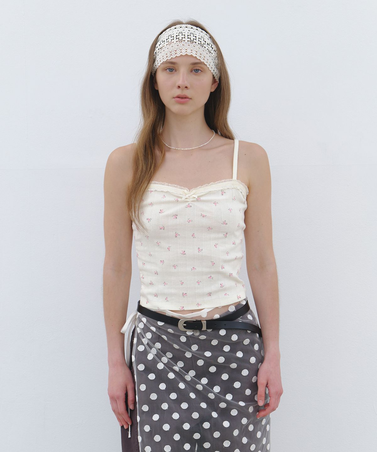 클루니(CLUNY) Flower Lace Sleeveless Top - cream