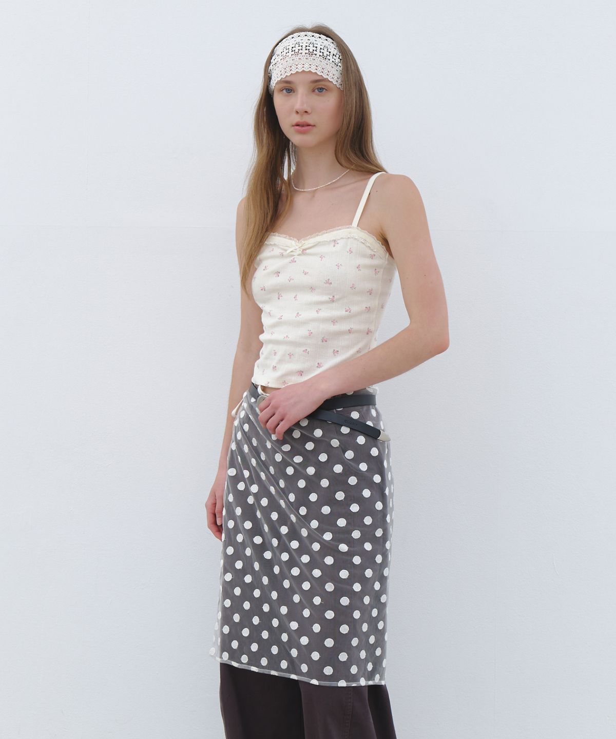 클루니(CLUNY) Flower Lace Sleeveless Top - cream