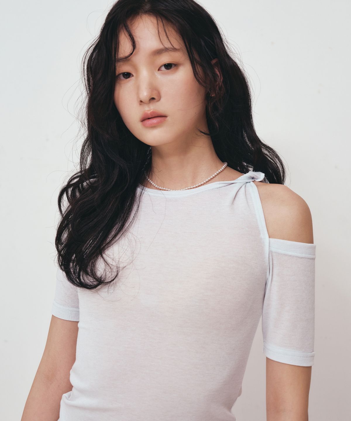 닉앤니콜(NICK&NICOLE) TWIST CUT OUT HALF TOP_SKY BLUE