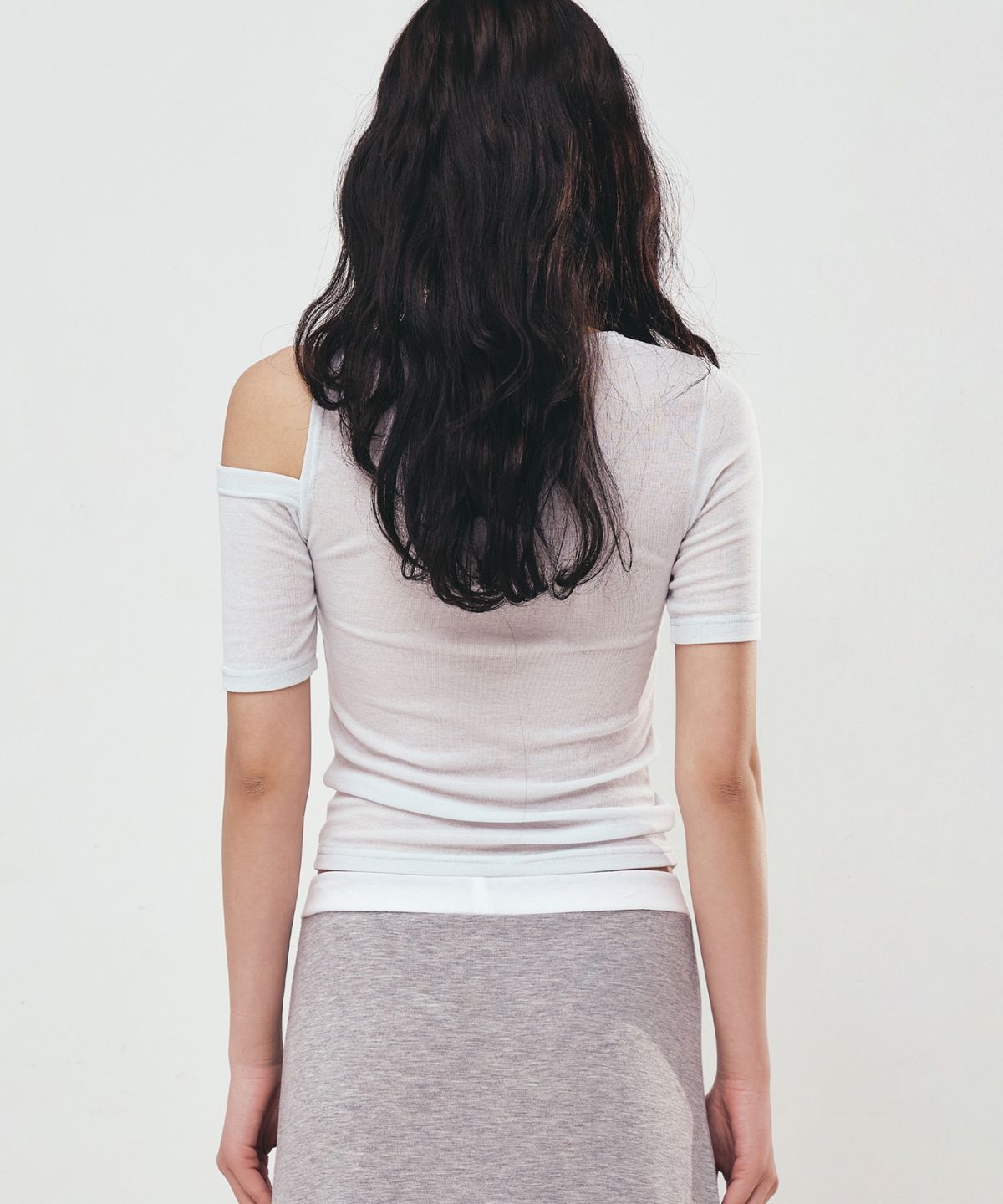 닉앤니콜(NICK&NICOLE) TWIST CUT OUT HALF TOP_SKY BLUE