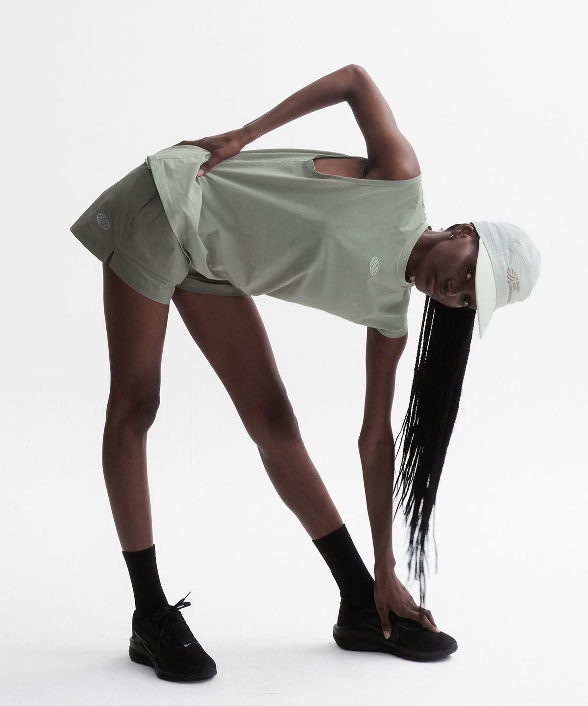 미나수(MENASOO) VENODE Small Track Logo Active Sleeve_Beige