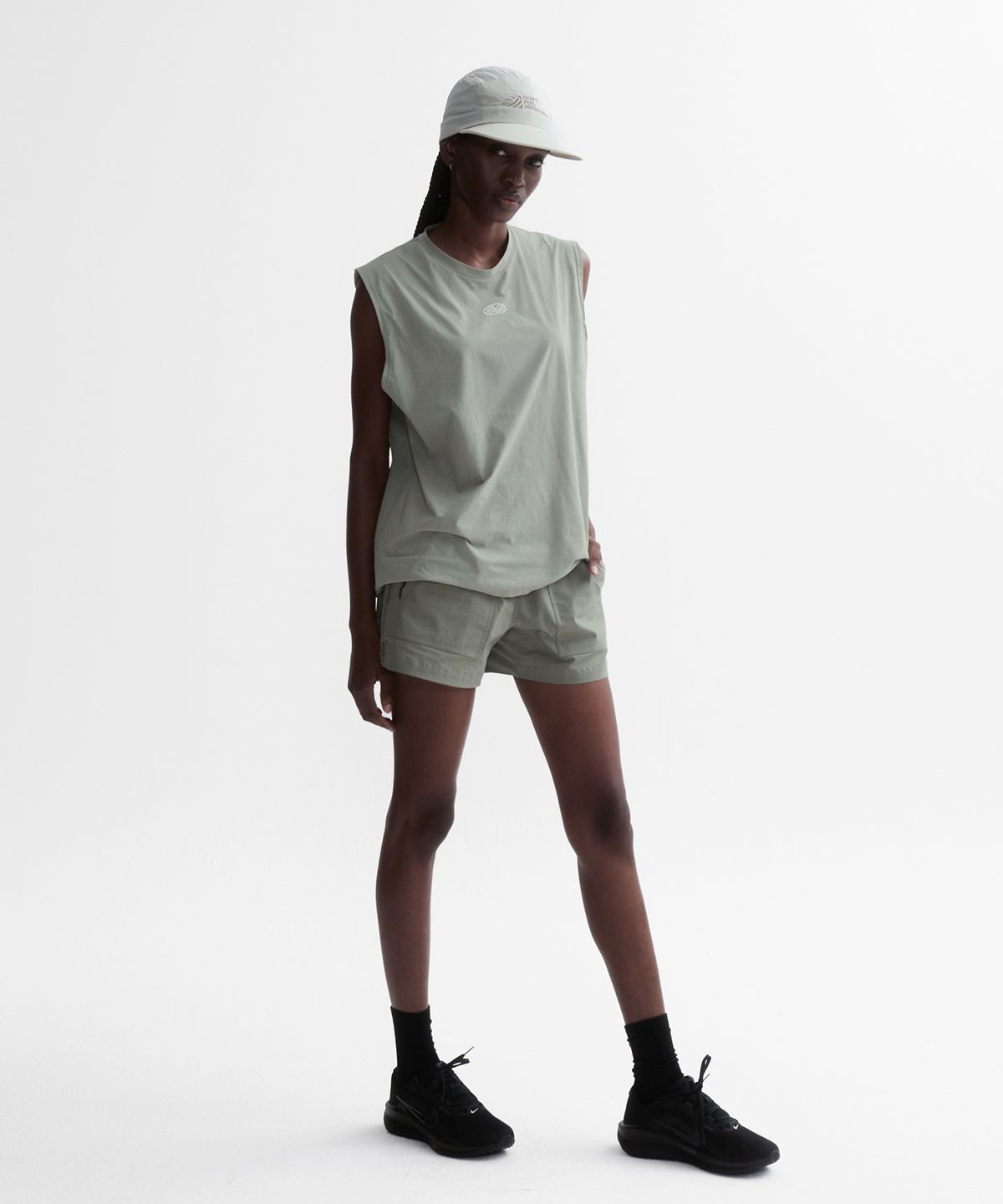 미나수(MENASOO) VENODE Small Track Logo Active Sleeve_Beige