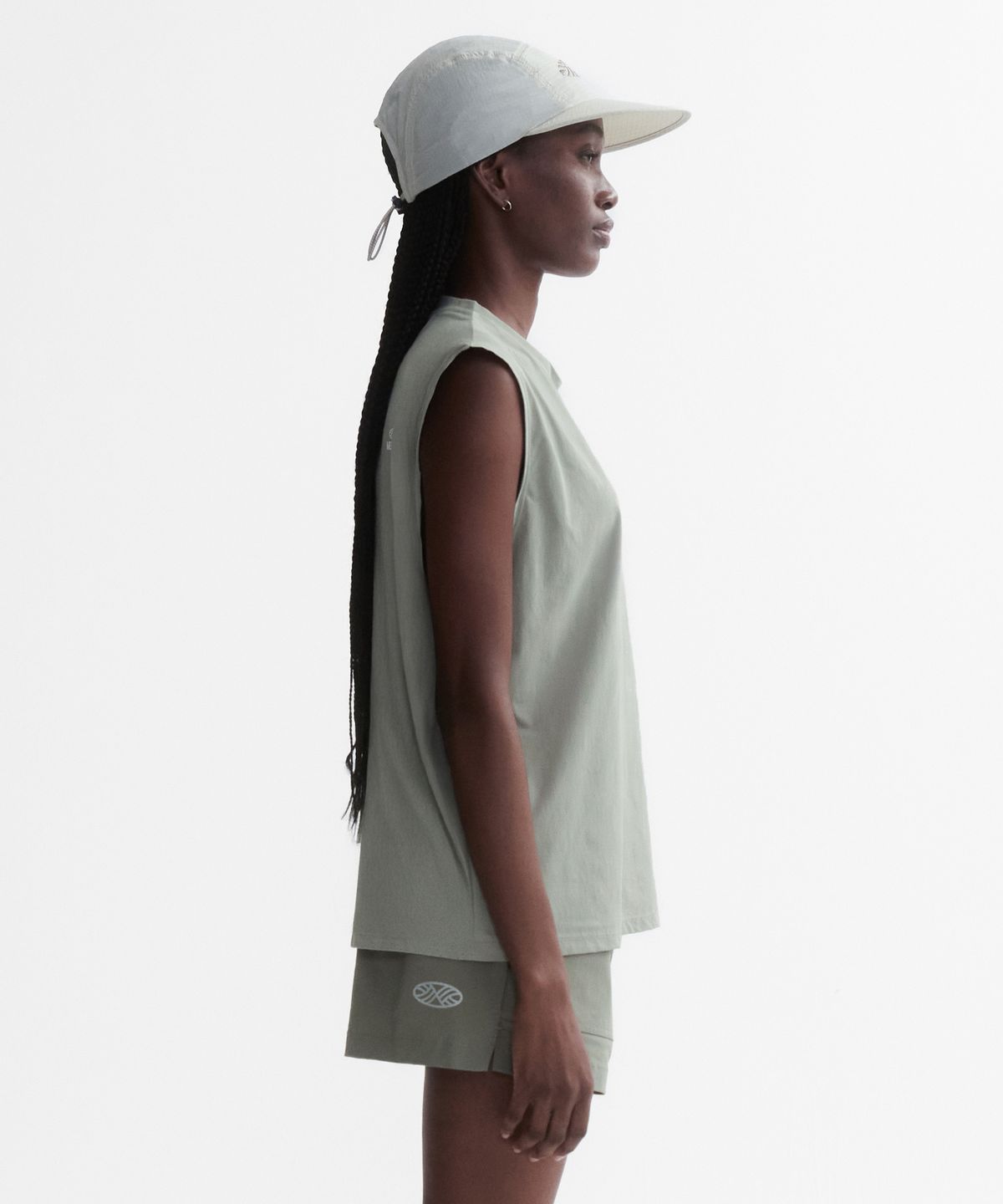 미나수(MENASOO) VENODE Small Track Logo Active Sleeve_Beige