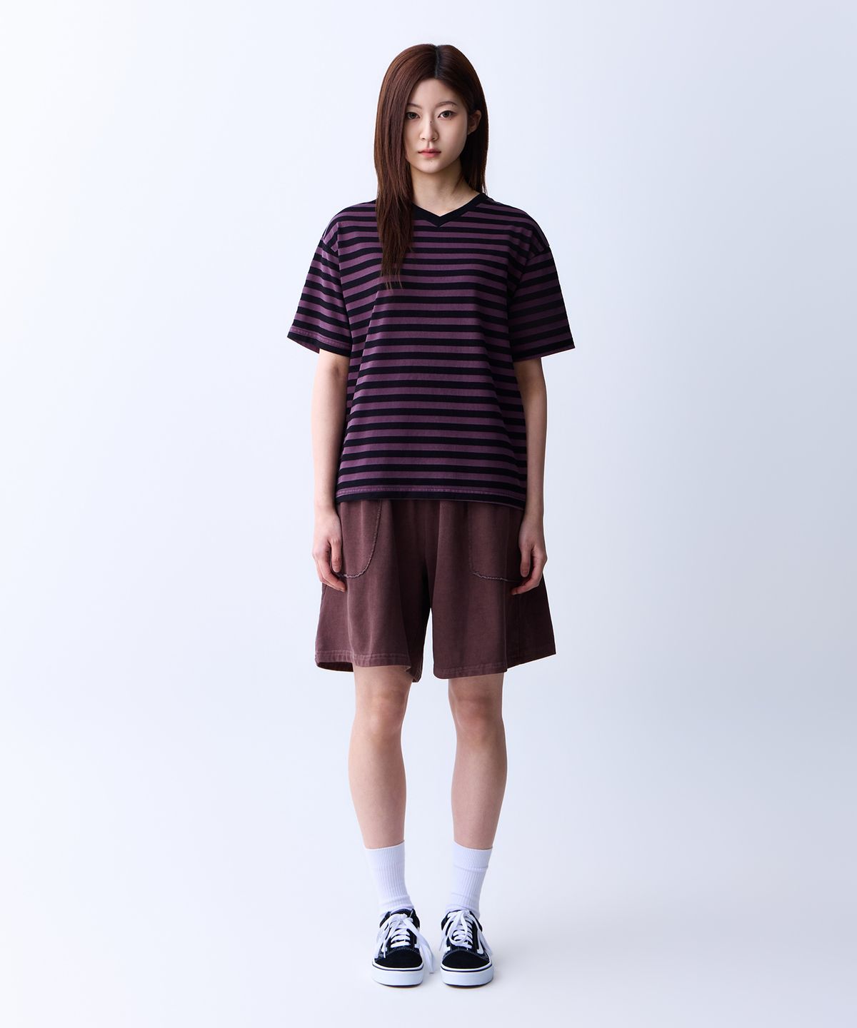 에이던엠(ADERNM) CUT-OUT POCKET PIGMENT BERMUDA SWEAT SHORTS (BROWN)