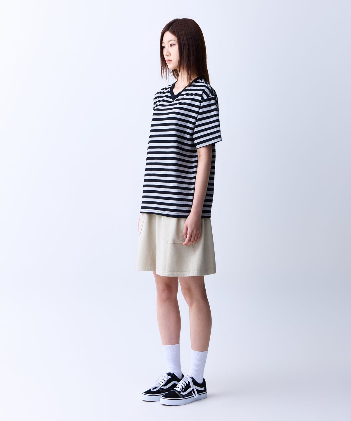 에이던엠(ADERNM) CUT-OUT POCKET PIGMENT BERMUDA SWEAT SHORTS (BEIGE)
