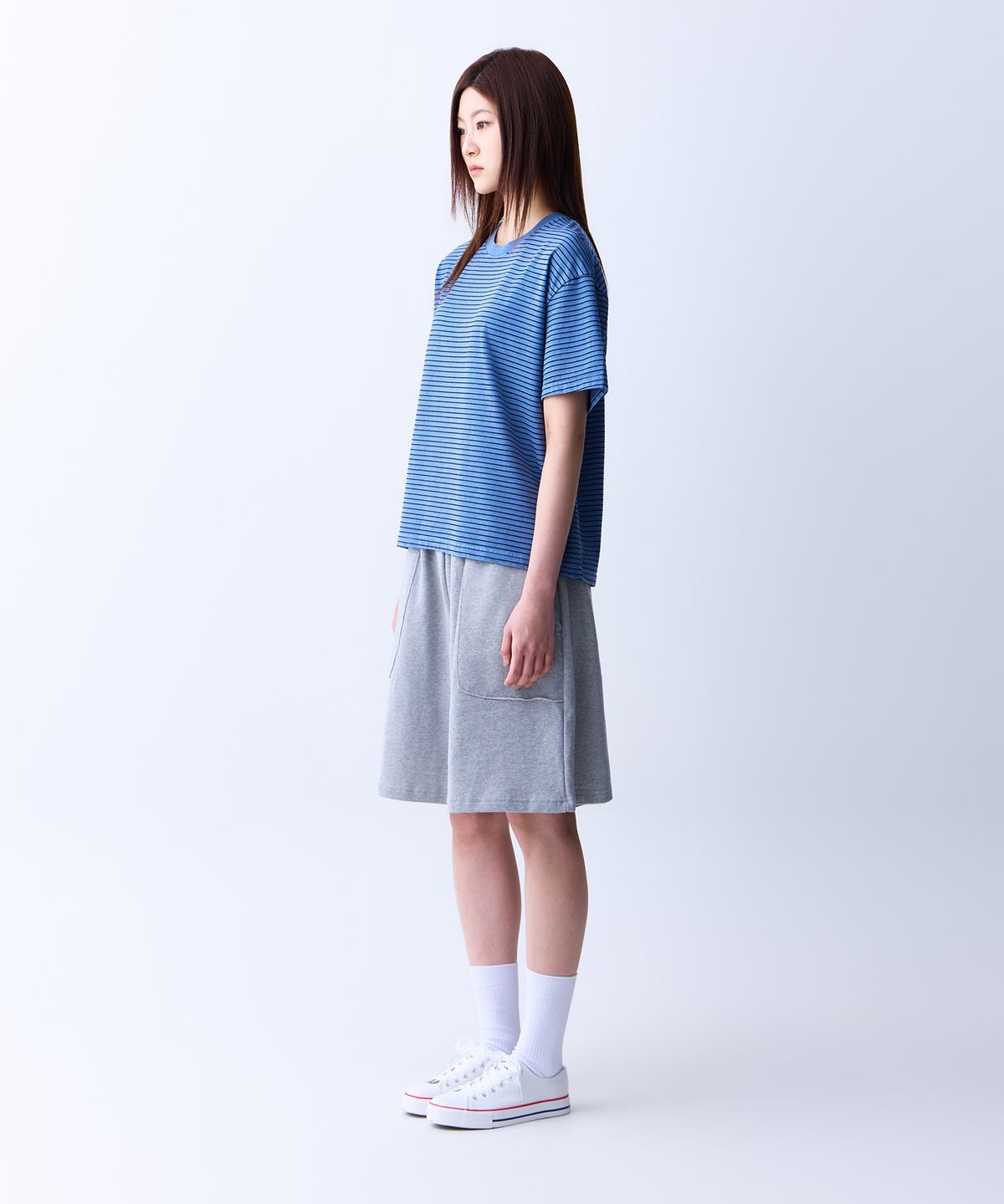 에이던엠(ADERNM) CUT-OUT POCKET PIGMENT BERMUDA SWEAT SHORTS (GRAY)