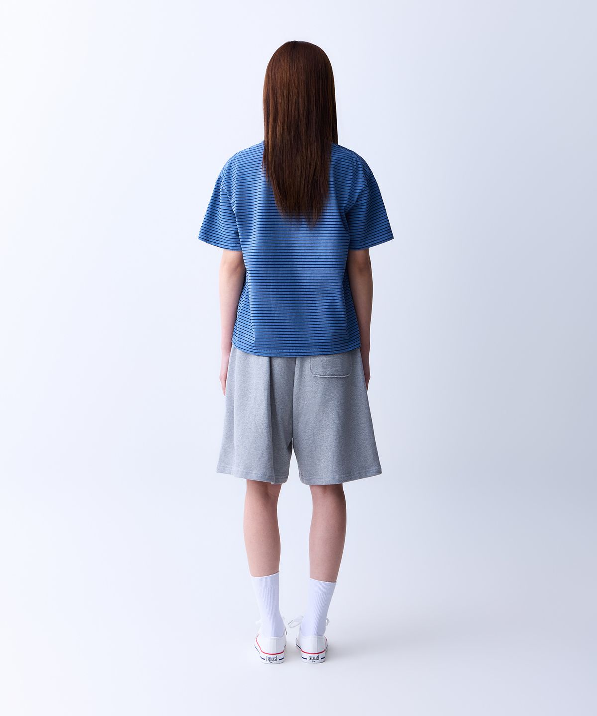 에이던엠(ADERNM) CUT-OUT POCKET PIGMENT BERMUDA SWEAT SHORTS (GRAY)
