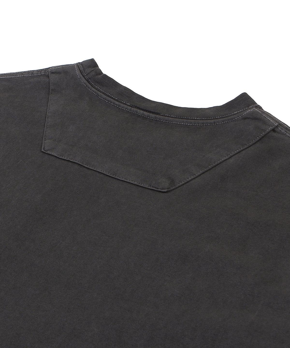 에이던엠(ADERNM) BACK CUT-LINE OVERSIZED PIGMENT T-SHIRTS (CHARCOAL)