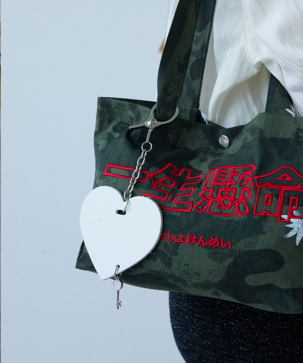 무아르모아(MOIREMOA) Heart-key charm-white