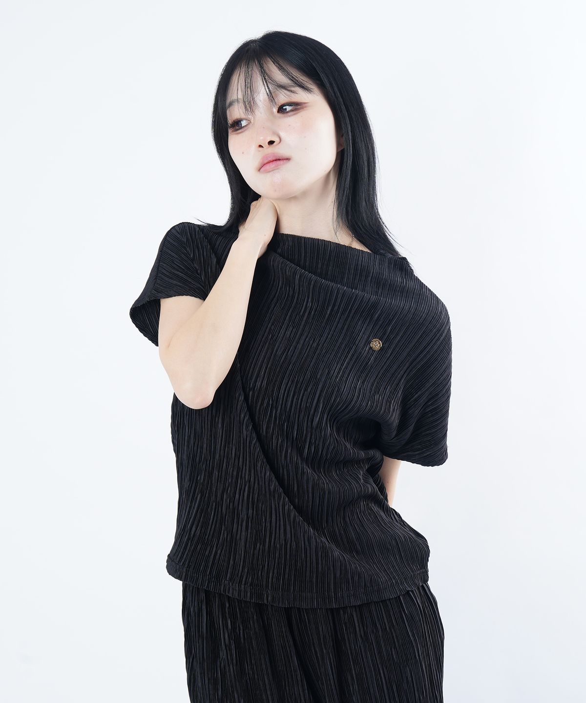 스태리 아이드(STARRYEYED) 데일리 플리츠 캡소매 블라우스 상의 (블랙)
