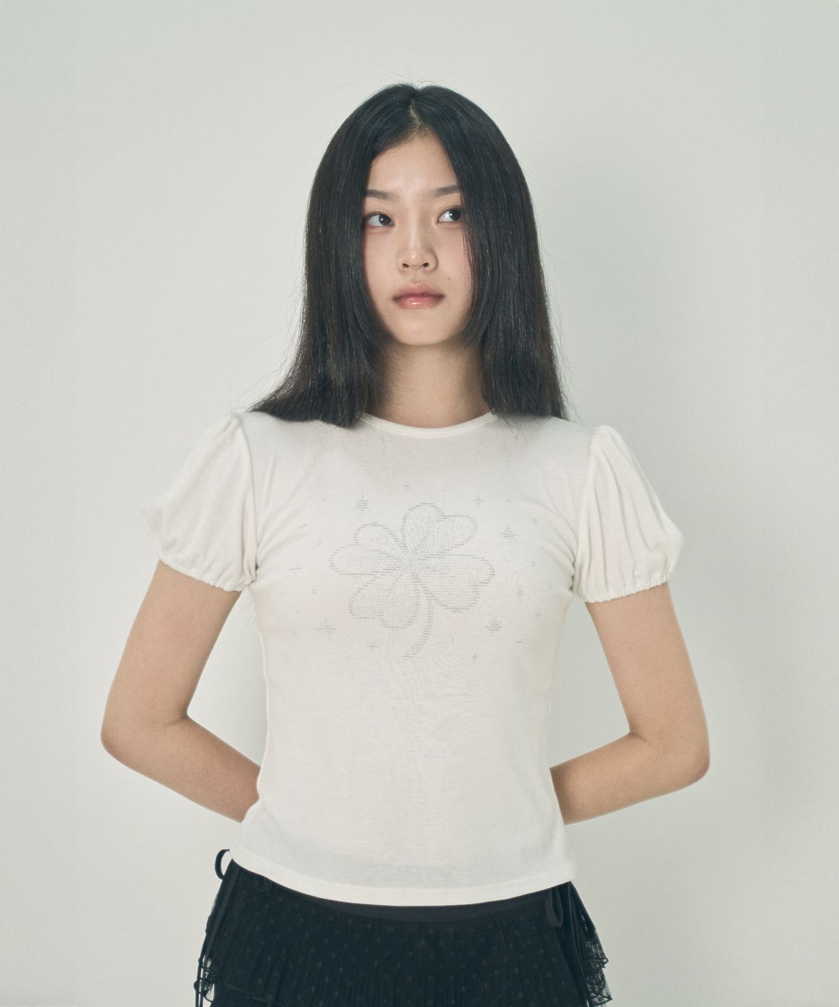 미헤브(MIHEV) 클로버 퍼프 티셔츠