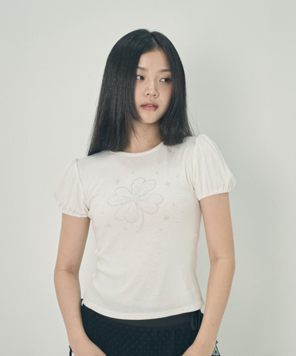미헤브(MIHEV) 클로버 퍼프 티셔츠