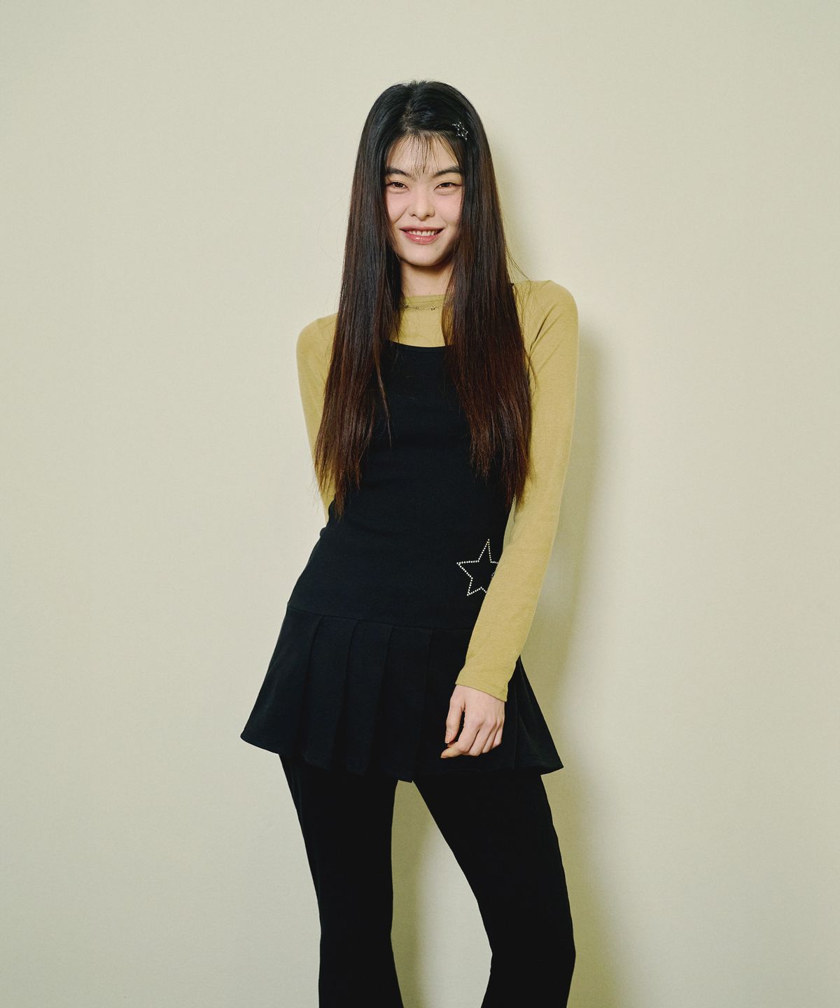 미헤브(MIHEV) 스타 스파클 플리츠 드레스 블랙