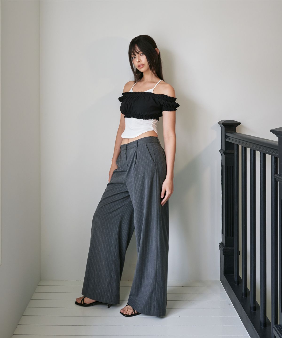 포영(FOUR YOUNG) Mid-rise Summer Slacks PinStripe