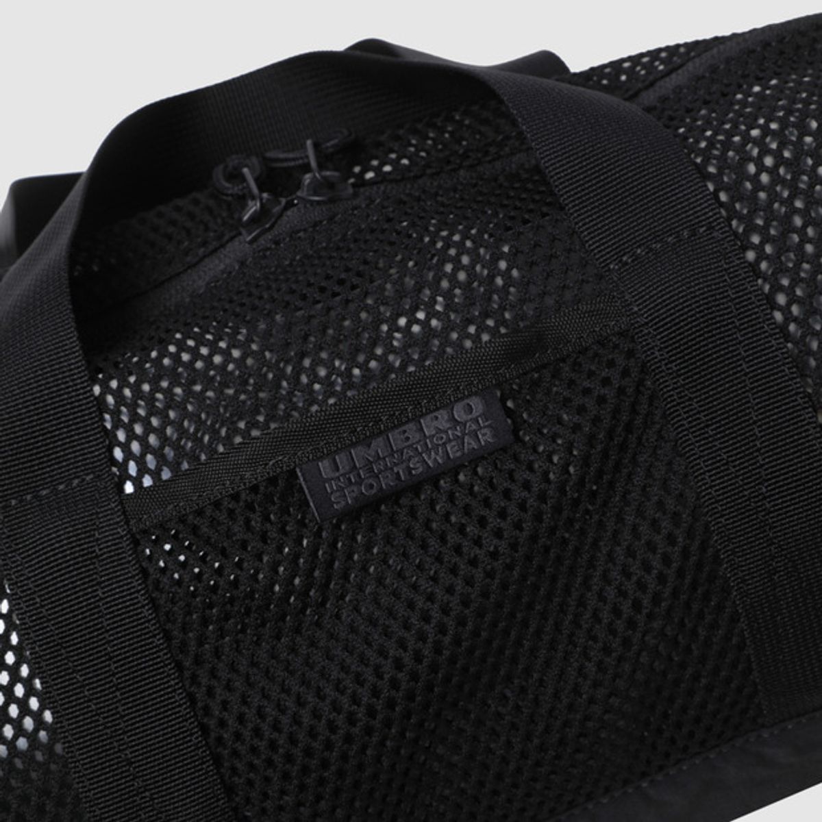 엄브로(UMBRO) 메쉬 더플백 블랙(UQ323CBG77)